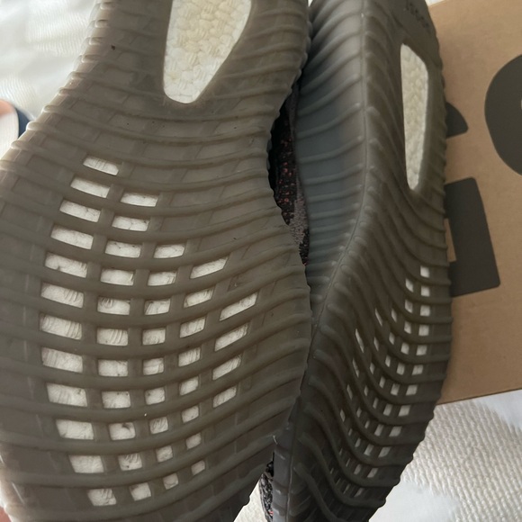 Yeezy Boost - Picture 3 of 6